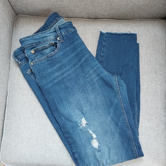 MNG - Distressed Skinny Jeans - Picture 4 of 7